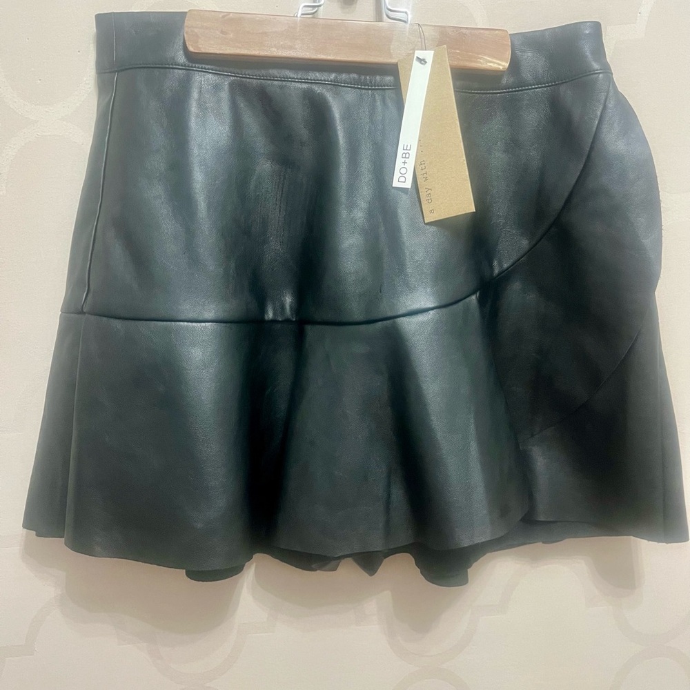 DO+BE Faux Leather Skirt Skort Size L Shorts Underneath